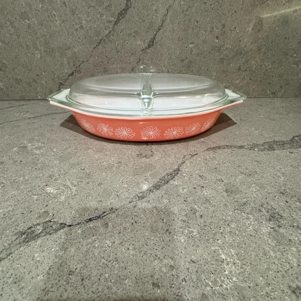 Pyrex Pink Daisy Split Casserole Dish With Lid - Picture 3 of 6